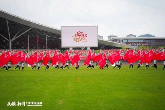 客厅里ying乱亲女h视频